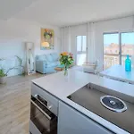 Daire Downtown 2br With Ac & Terrace W Sea View - Benakey