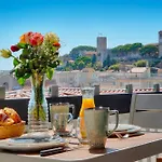 Downtown 2br With Ac & Terrace W Sea View - Benakey Daire *