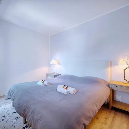 Downtown 2br With Ac & Terrace W Sea View - Benakey