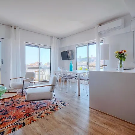 Downtown 2br With Ac & Terrace W Sea View - Benakey Apartment