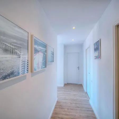 Downtown 2br With Ac & Terrace W Sea View - Benakey Apartament *