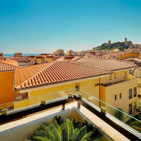 Daire Downtown 2br With Ac & Terrace W Sea View - Benakey *