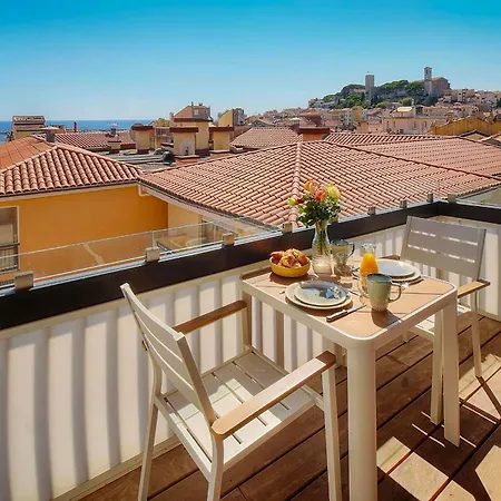 Downtown 2br With Ac & Terrace W Sea View - Benakey *