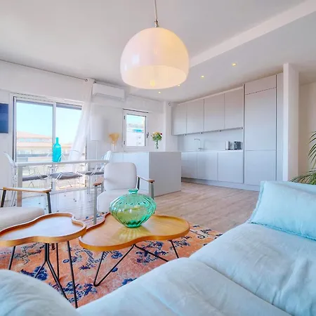 Downtown 2br With Ac & Terrace W Sea View - Benakey Apartament *