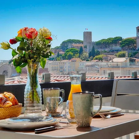 Downtown 2br With Ac & Terrace W Sea View - Benakey Apartament *