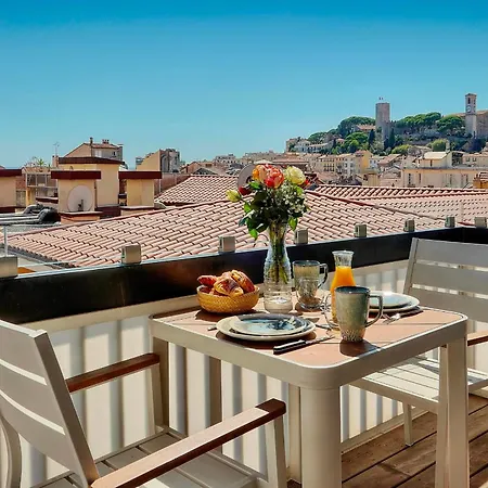 Downtown 2br With Ac & Terrace W Sea View - Benakey Apartment